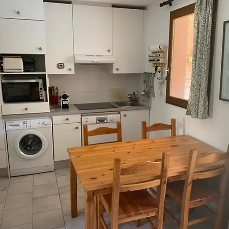 Maison Mitoyenne Avec Climatisation Et Parking A