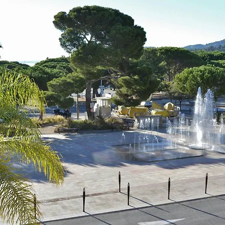 Maison Mitoyenne Avec Climatisation Et Parking A Bormes-les-mimosas - Fr-1-251-877 Vakantiehuis *