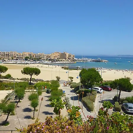 Maison Mitoyenne Avec Climatisation Et Parking A Bormes-les-mimosas - Fr-1-251-877 La Favière